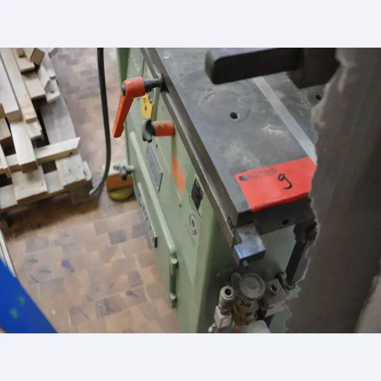 Tischlereimaschinen aus der Lehrwerkstatt einer beruflichen Schule-1