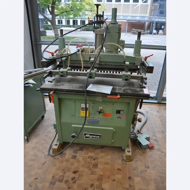 Tischlereimaschinen aus der Lehrwerkstatt einer beruflichen Schule-2