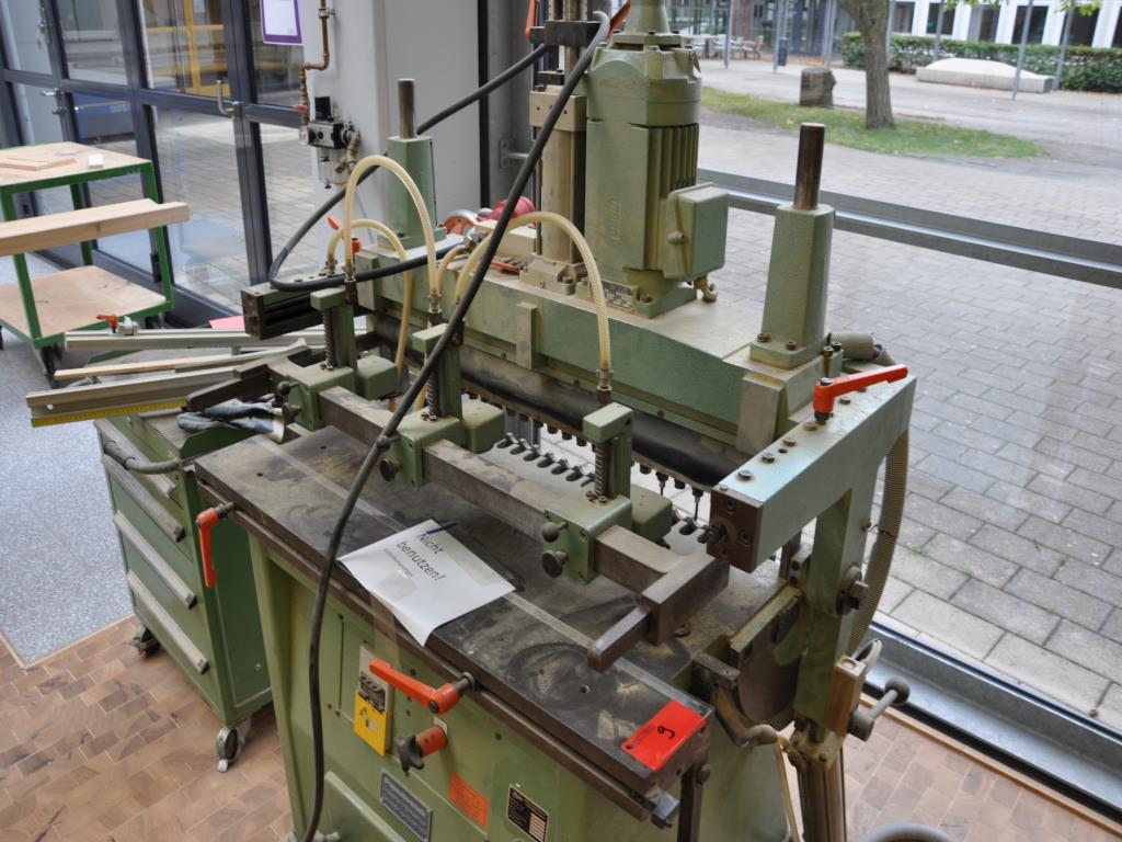 Tischlereimaschinen aus der Lehrwerkstatt einer beruflichen Schule-3