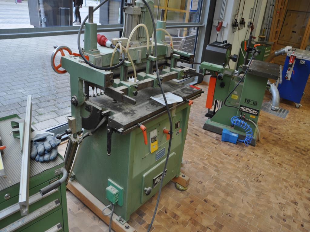 Tischlereimaschinen aus der Lehrwerkstatt einer beruflichen Schule-4