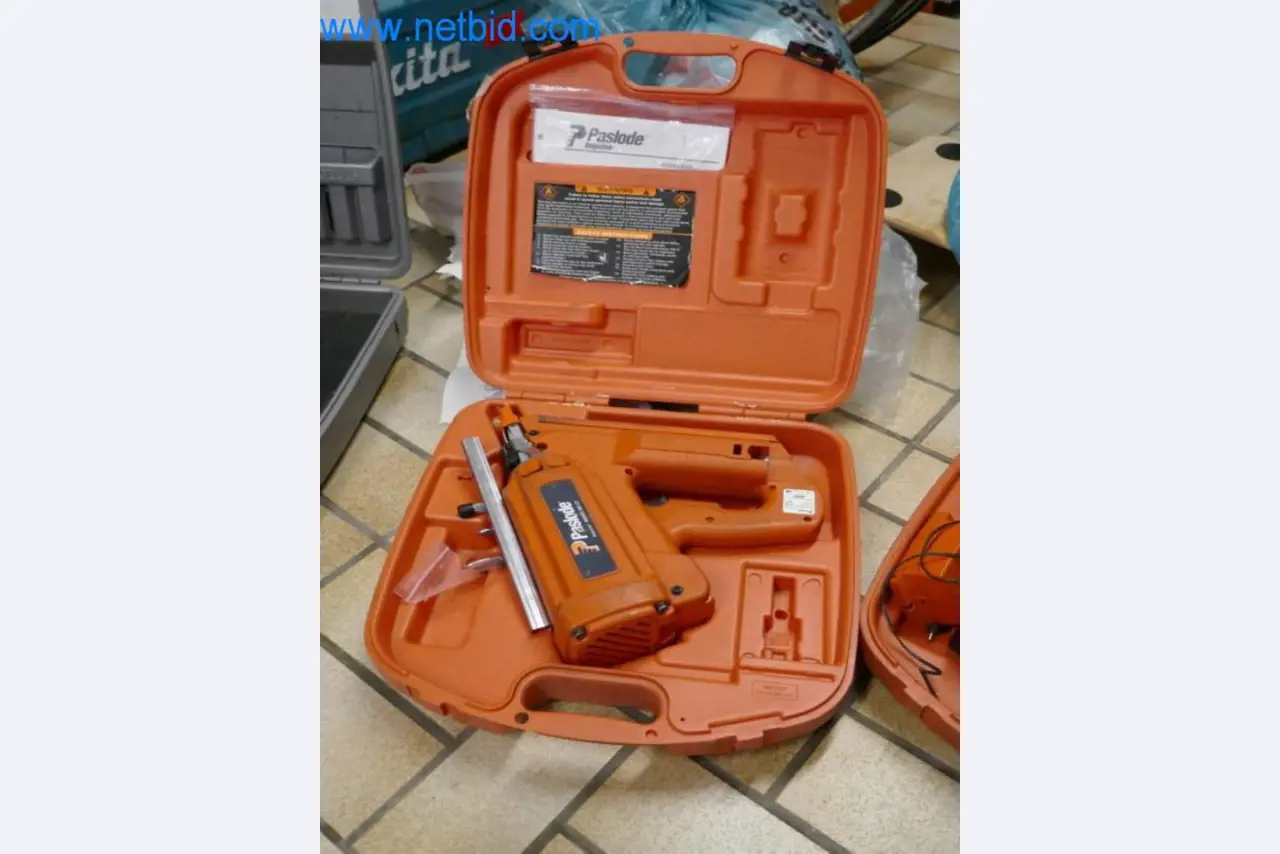 Maschinen, Warenvorräte und Montagematerial einer Dackdeckerei-6