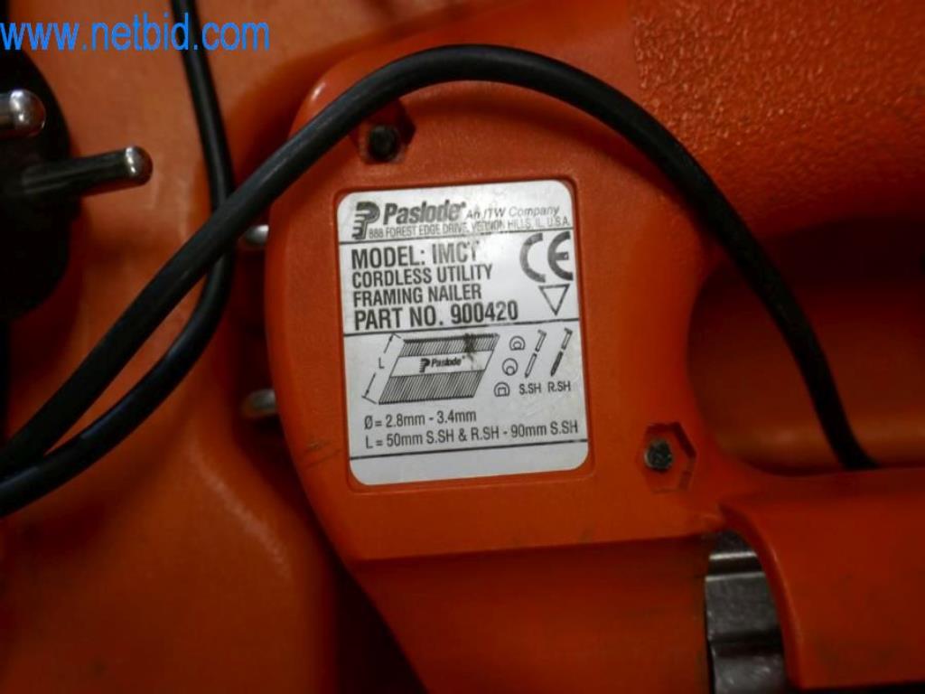 Stroje, zásoby a montážní materiál pokrývačské firmy-2