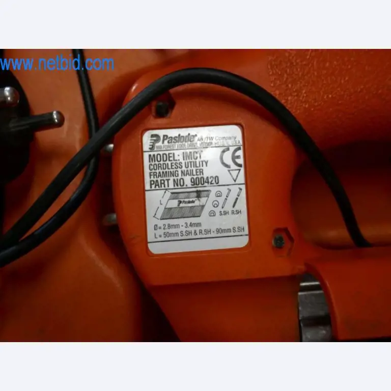 Maquinaria, existencias y materiales de montaje de una empresa de tejados-2