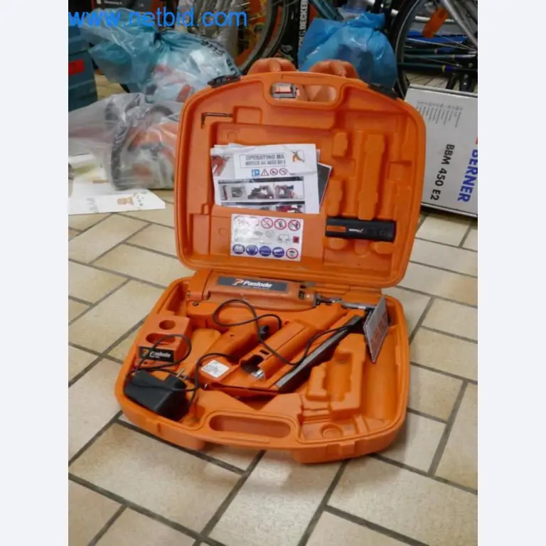 Maquinaria, existencias y materiales de montaje de una empresa de tejados-3