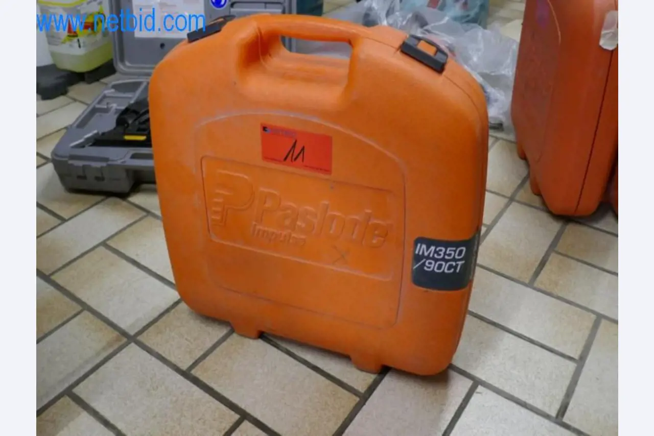 Maquinaria, existencias y materiales de montaje de una empresa de tejados-4