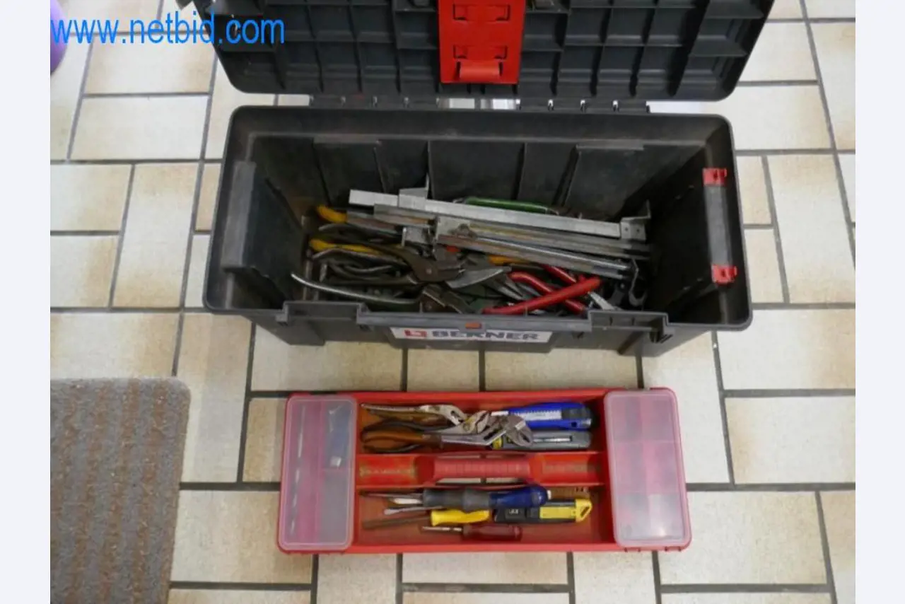 Maschinen, Warenvorräte und Montagematerial einer Dackdeckerei-1