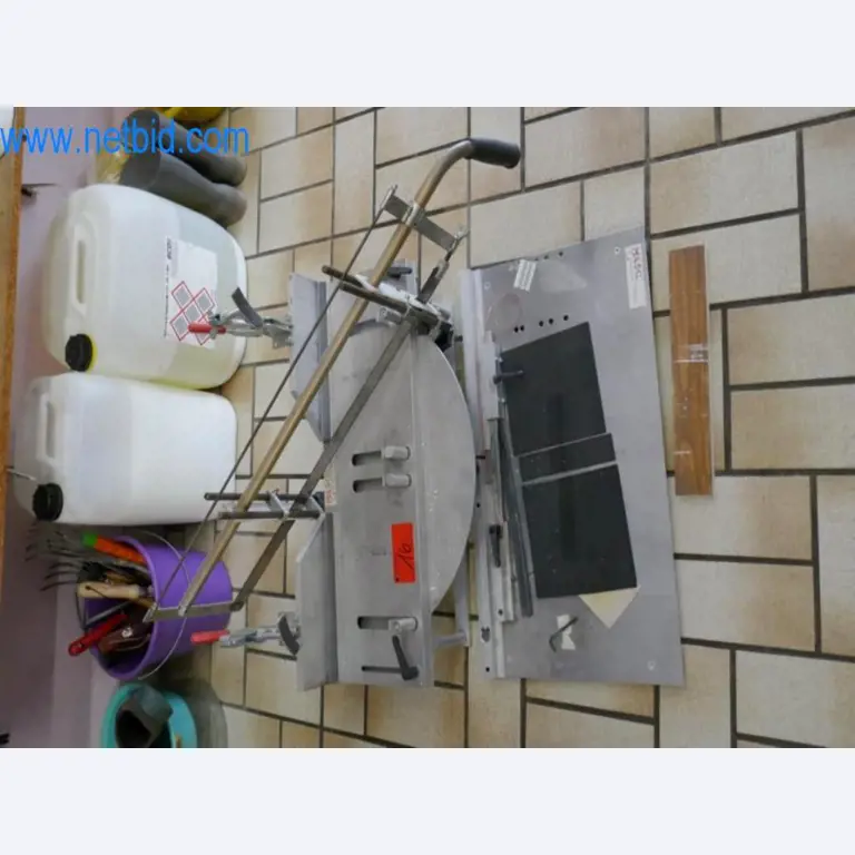 Maquinaria, existencias y materiales de montaje de una empresa de tejados-1