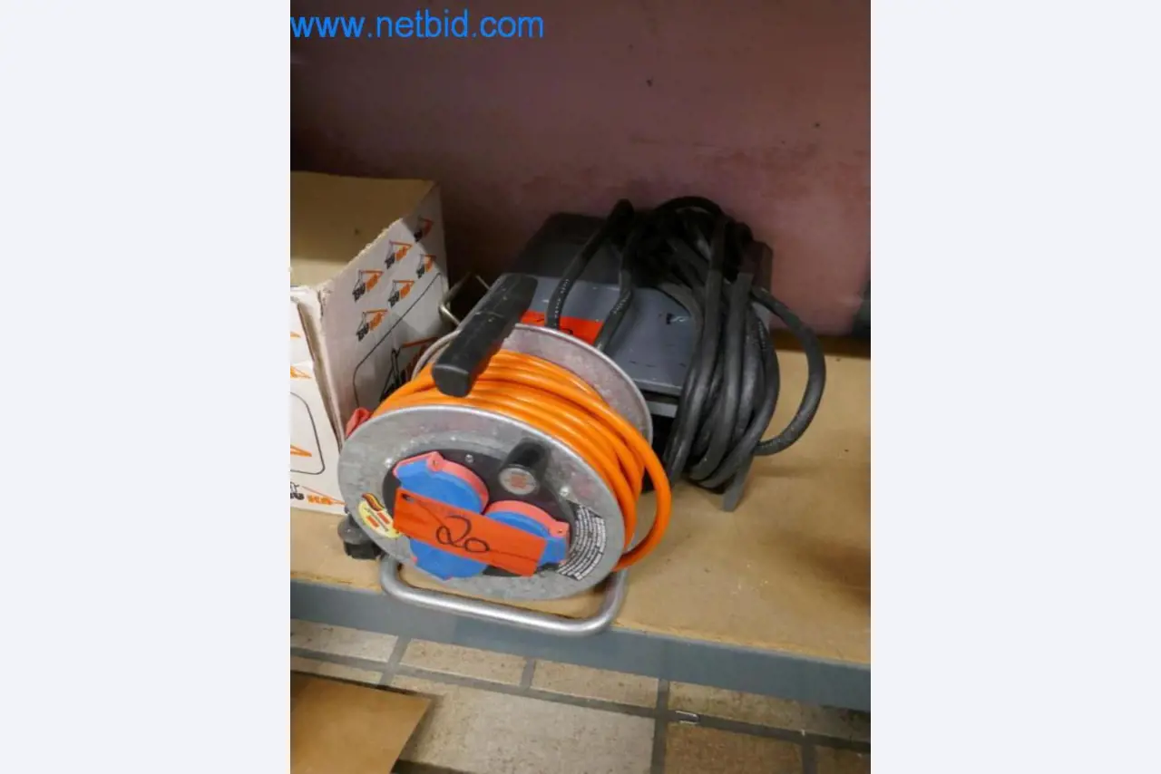 Maschinen, Warenvorräte und Montagematerial einer Dackdeckerei-3