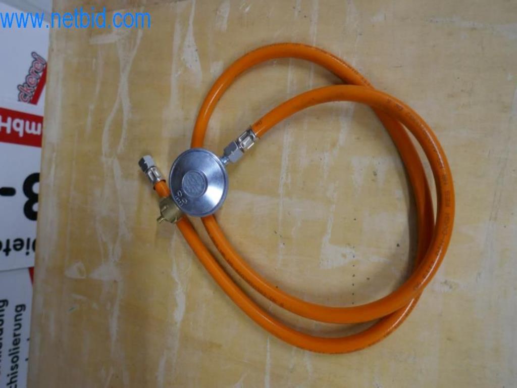 Stroji, zaloge in montažni material podjetja za strešne kritine-3