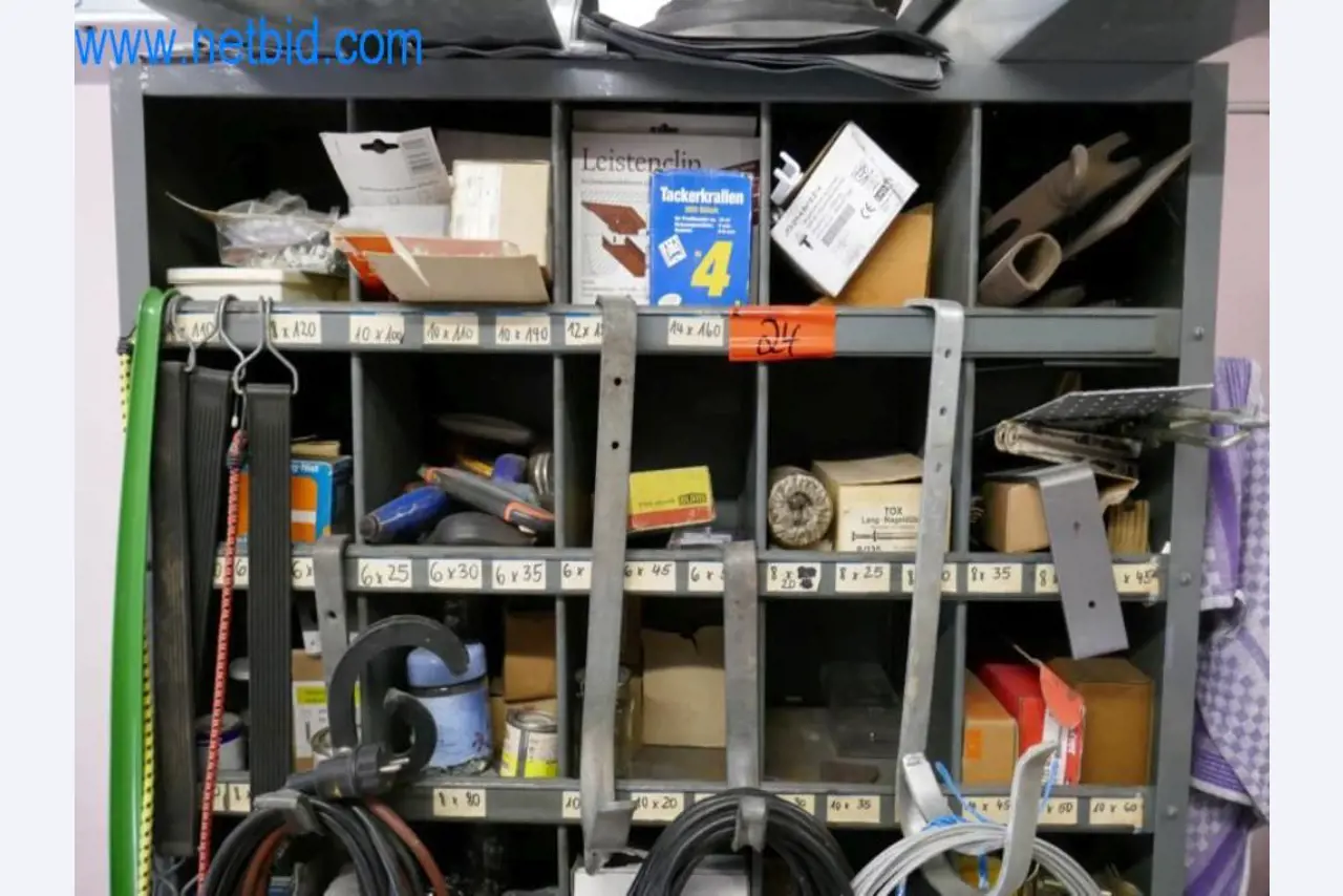 Stroje, zásoby a montážní materiál pokrývačské firmy-2