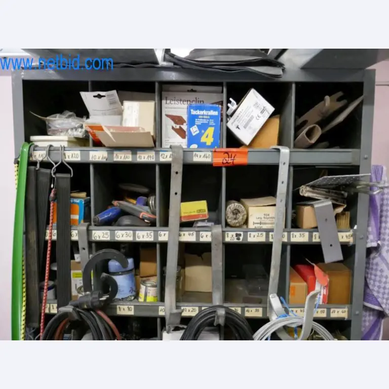 Stroje, zásoby a montážní materiál pokrývačské firmy-2