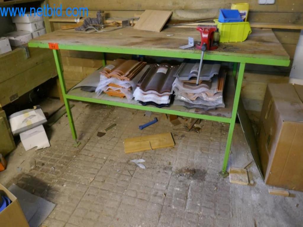 Stroji, zaloge in montažni material podjetja za strešne kritine-1