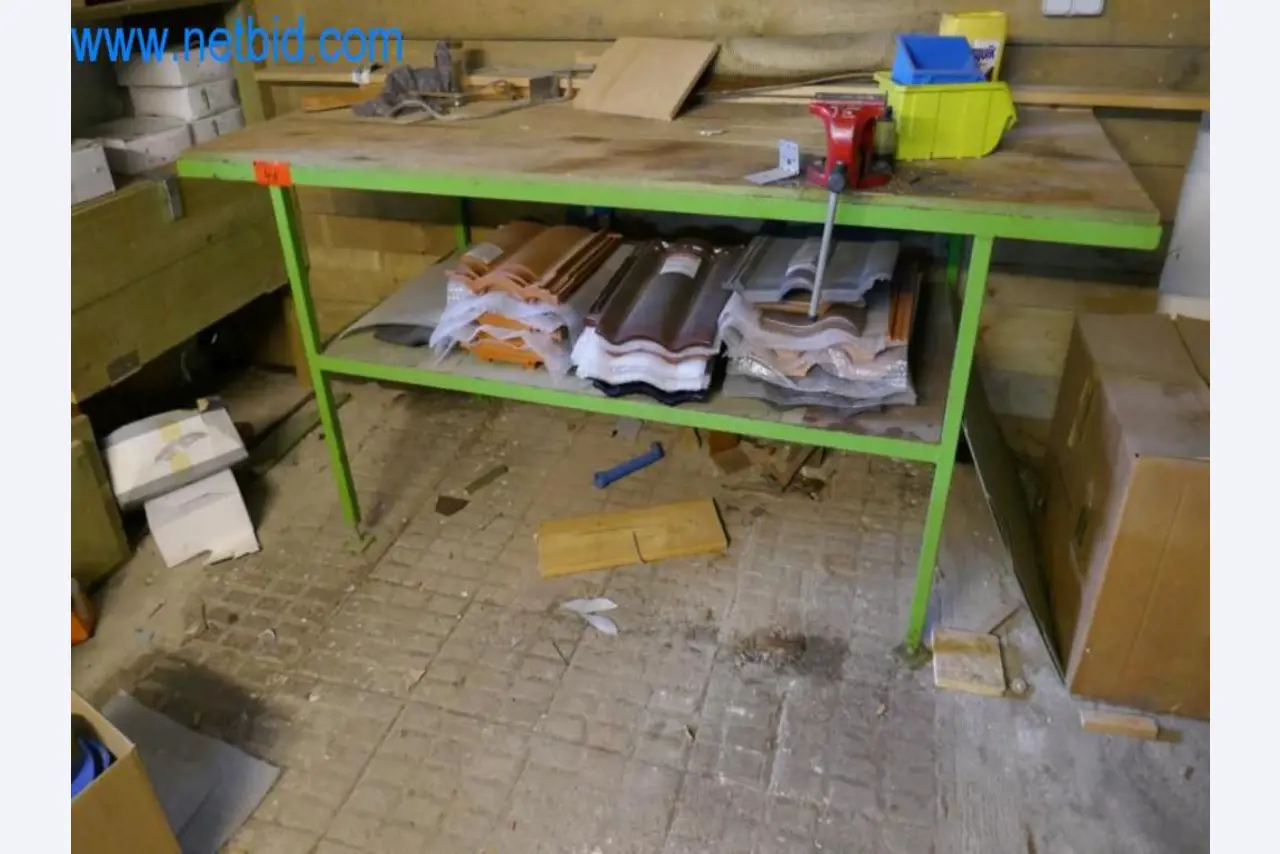 Stroji, zaloge in montažni material podjetja za strešne kritine-1