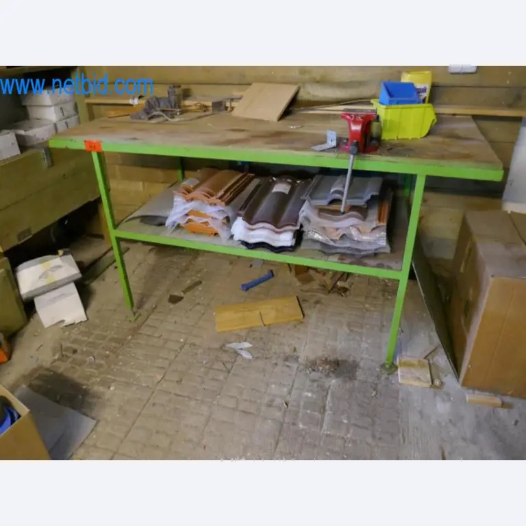 Stroji, zaloge in montažni material podjetja za strešne kritine-1