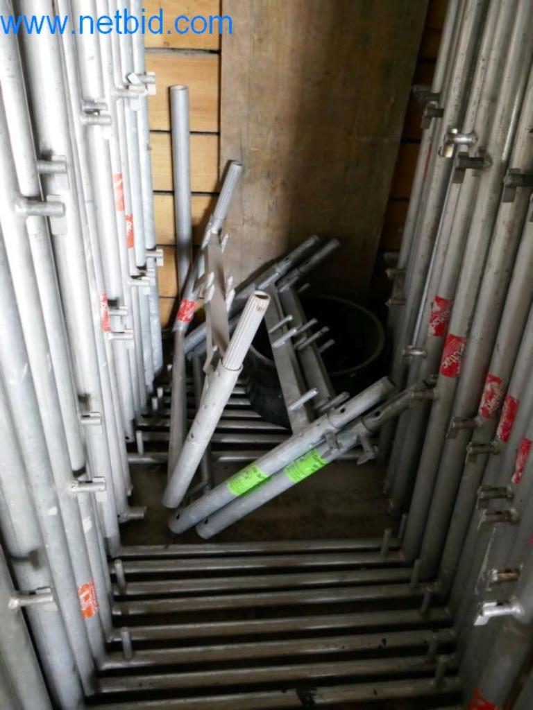 Máquinas, existências e materiais de montagem de uma empresa de telhados-10