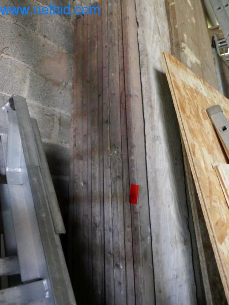 Máquinas, existências e materiais de montagem de uma empresa de telhados-12