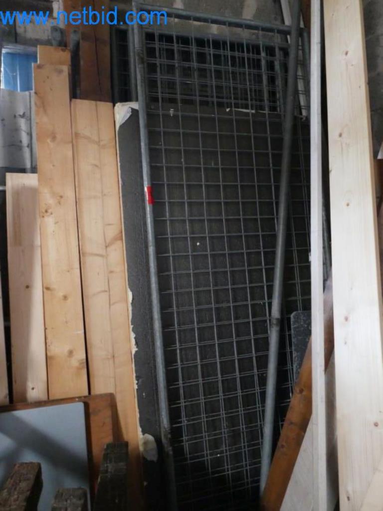 Máquinas, existências e materiais de montagem de uma empresa de telhados-14