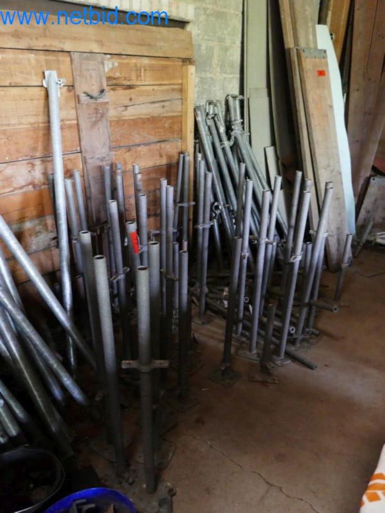 Máquinas, existências e materiais de montagem de uma empresa de telhados-3