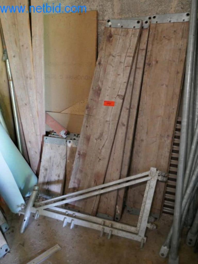 Máquinas, existências e materiais de montagem de uma empresa de telhados-7