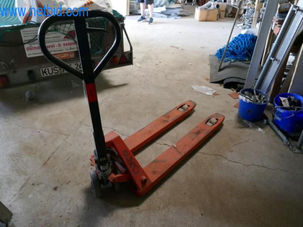 Stroje, zásoby a montážní materiál pokrývačské firmy-1