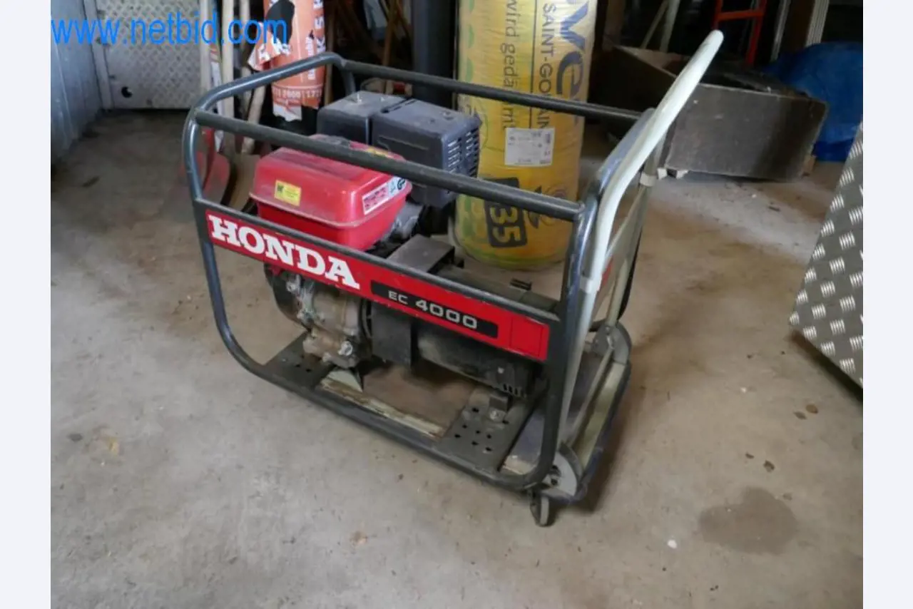 Stroji, zaloge in montažni material podjetja za strešne kritine-1