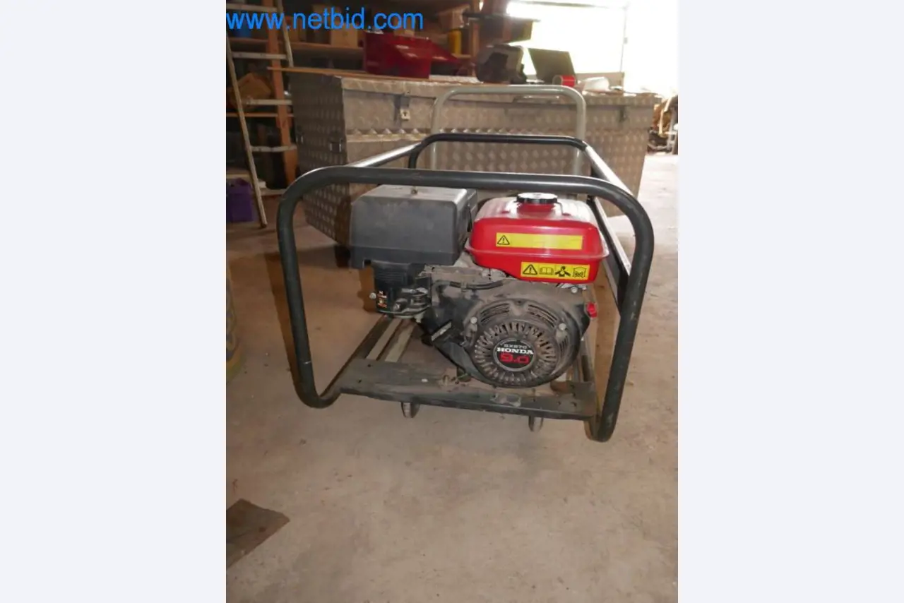 Stroji, zaloge in montažni material podjetja za strešne kritine-2