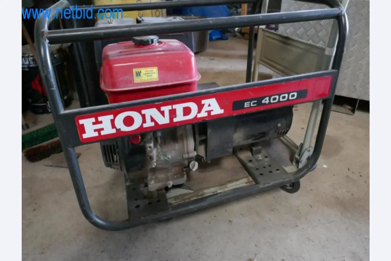 Stroji, zaloge in montažni material podjetja za strešne kritine-3