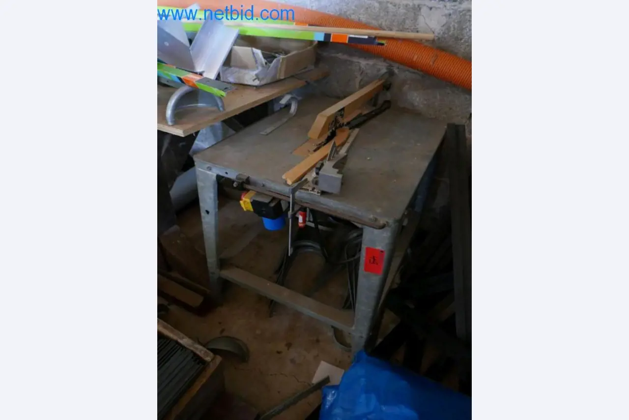 Stroji, zaloge in montažni material podjetja za strešne kritine-1