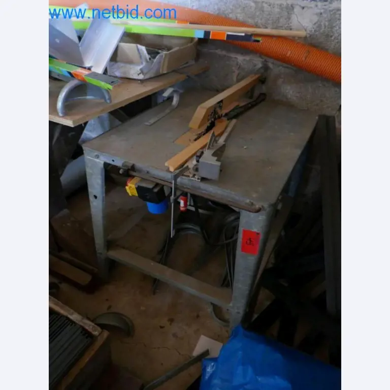 Stroji, zaloge in montažni material podjetja za strešne kritine-1