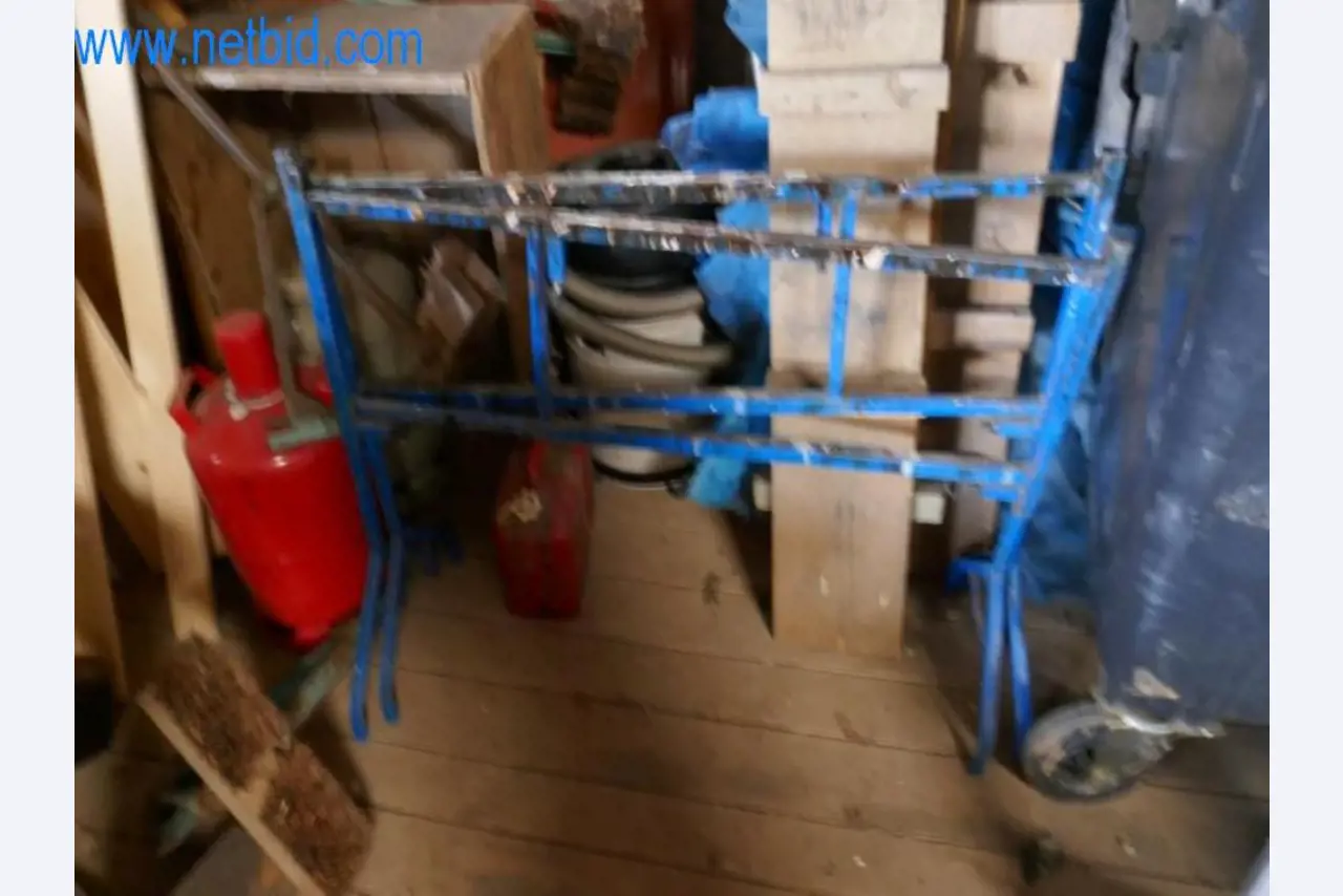 Stroje, zásoby a montážní materiál pokrývačské firmy-2