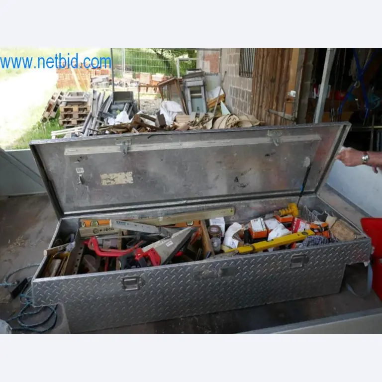 Maquinaria, existencias y materiales de montaje de una empresa de tejados-2