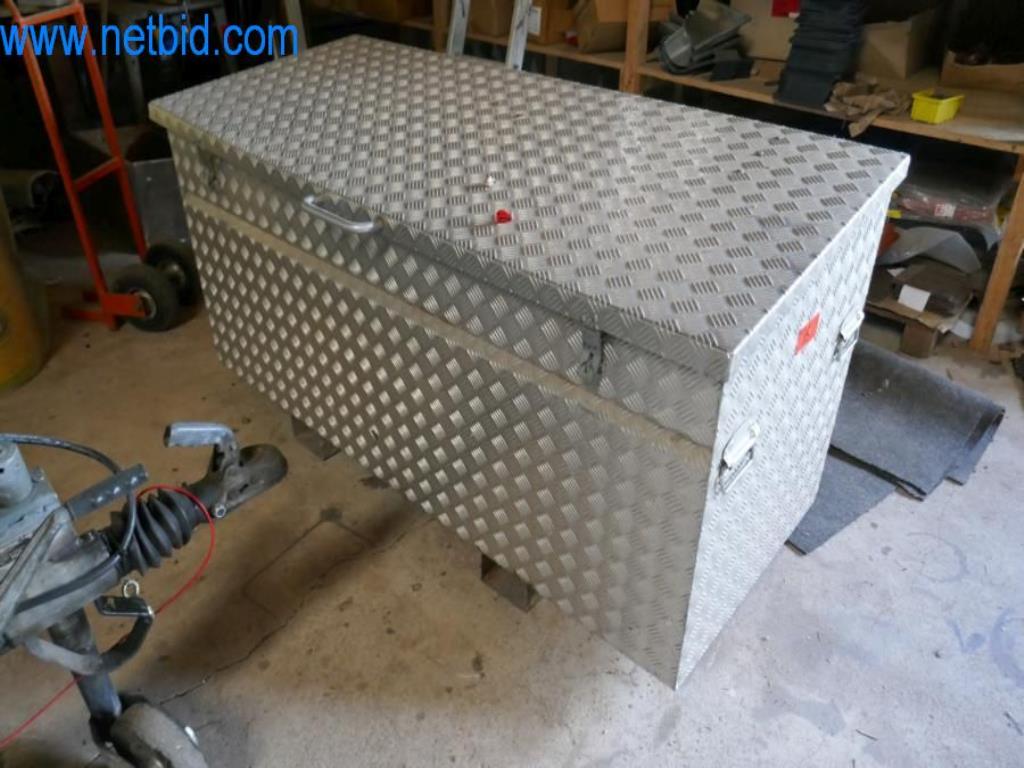 Stroje, zásoby a montážní materiál pokrývačské firmy-1