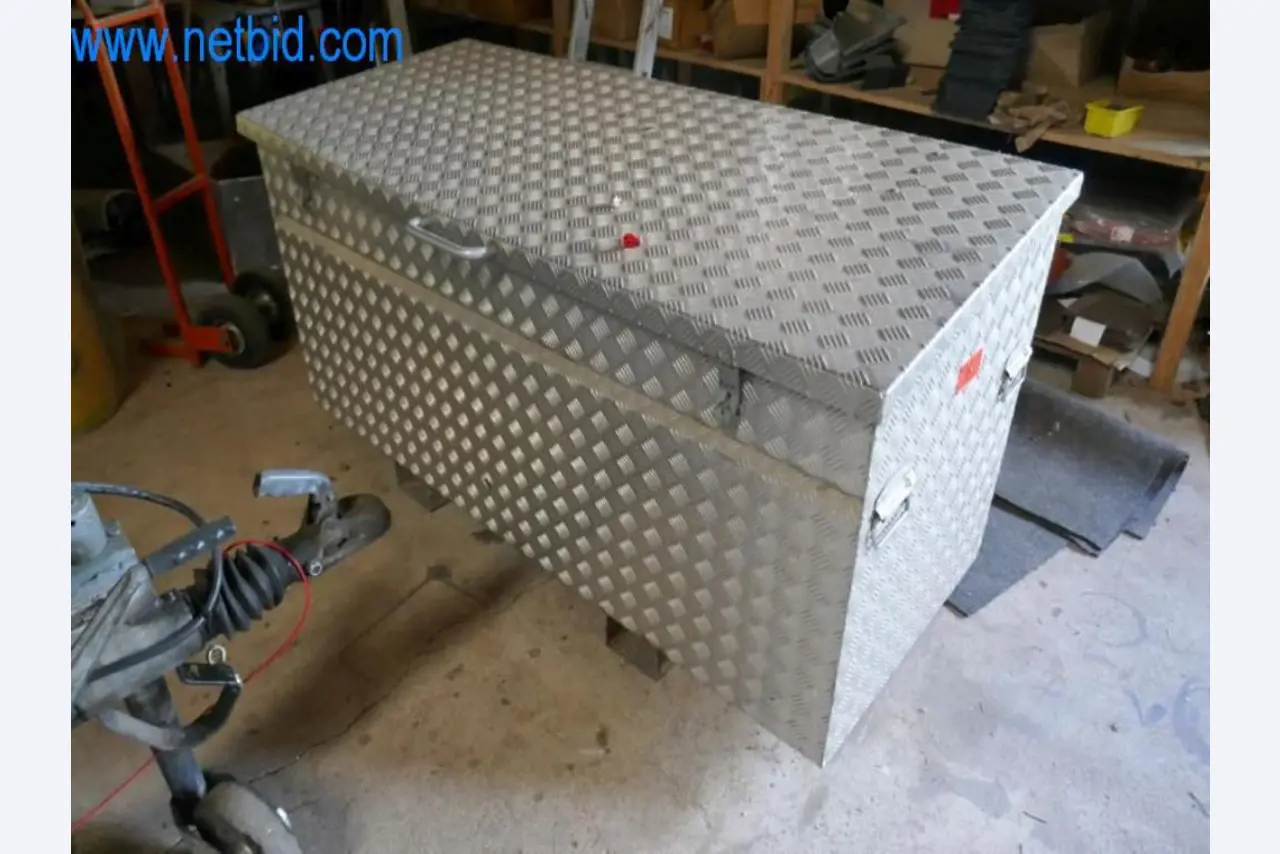 Stroje, zásoby a montážní materiál pokrývačské firmy-1