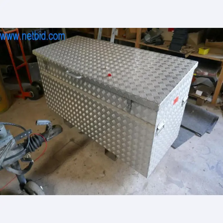 Stroje, zásoby a montážní materiál pokrývačské firmy-1