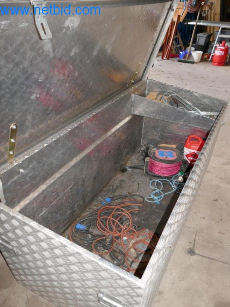 Stroje, zásoby a montážní materiál pokrývačské firmy-2