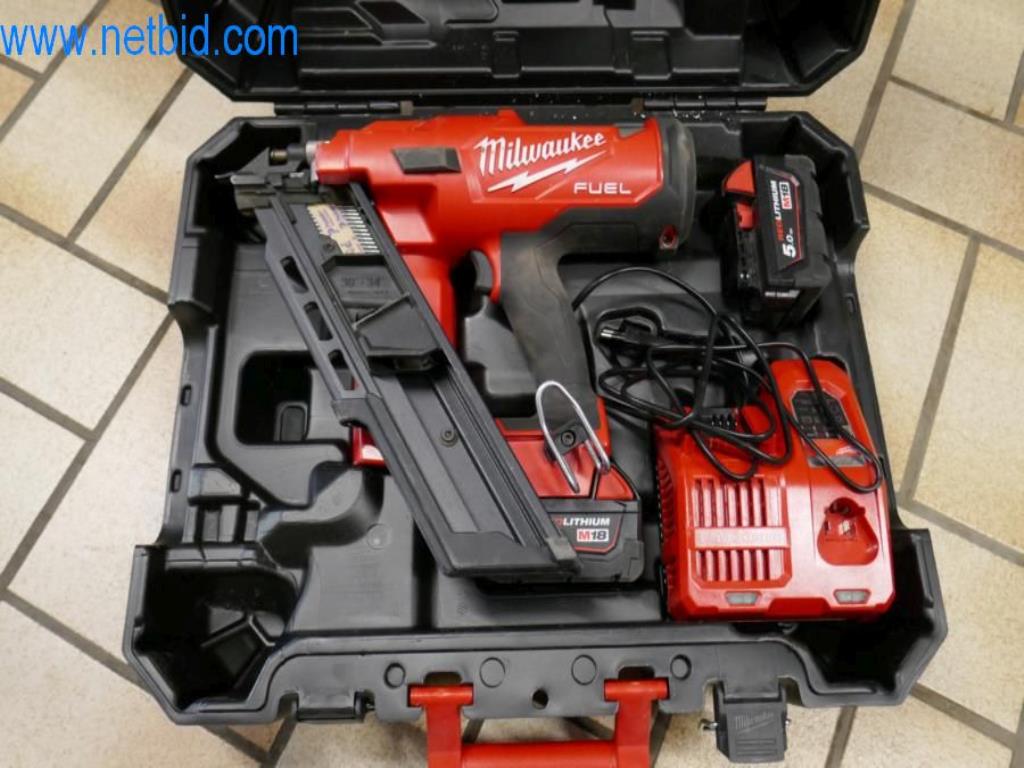 Maschinen, Warenvorräte und Montagematerial einer Dackdeckerei-1