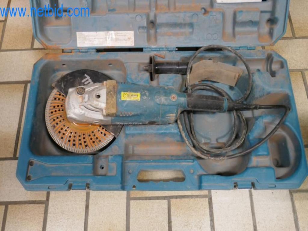 Stroje, zásoby a montážní materiál pokrývačské firmy-1