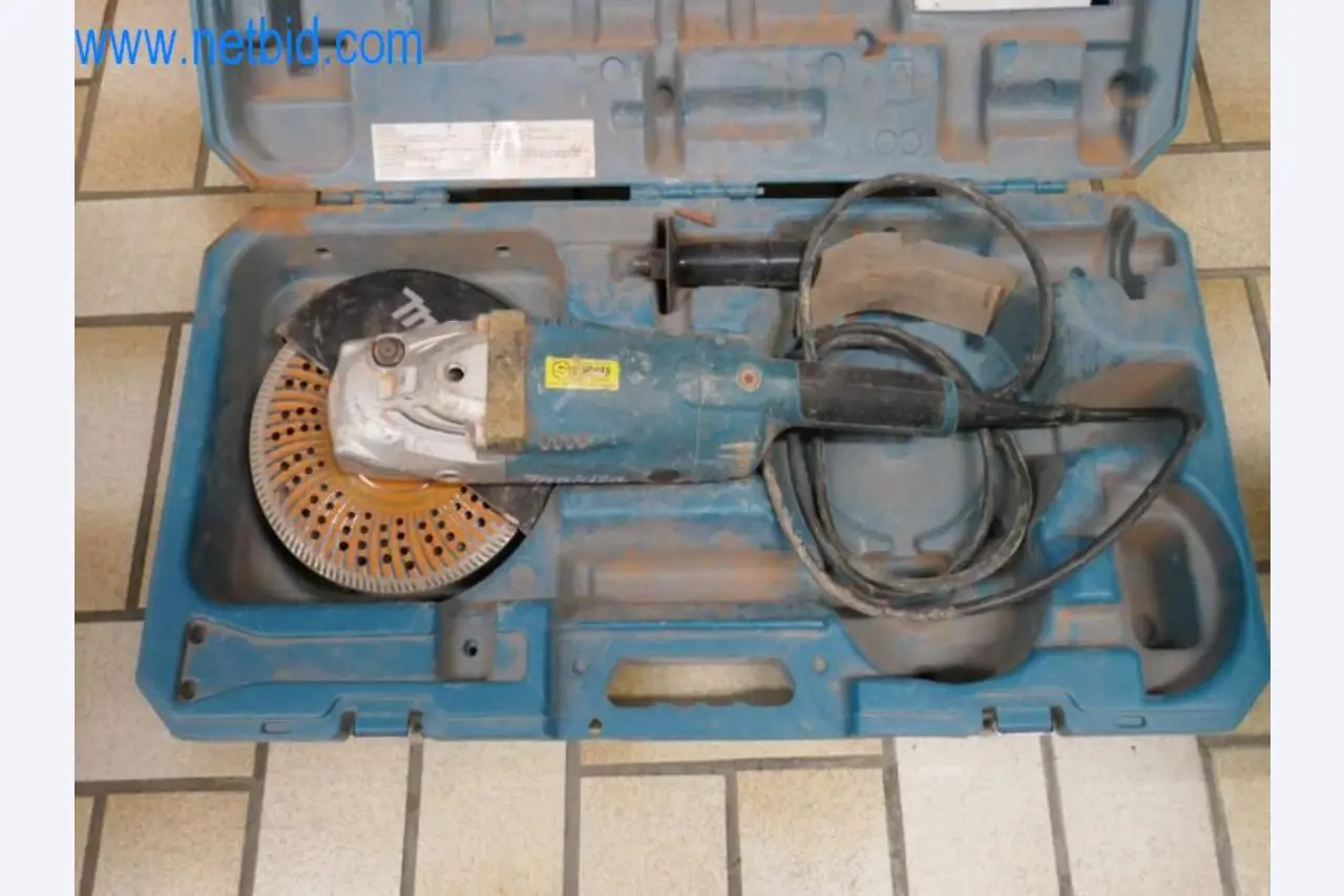 Stroje, zásoby a montážní materiál pokrývačské firmy-1