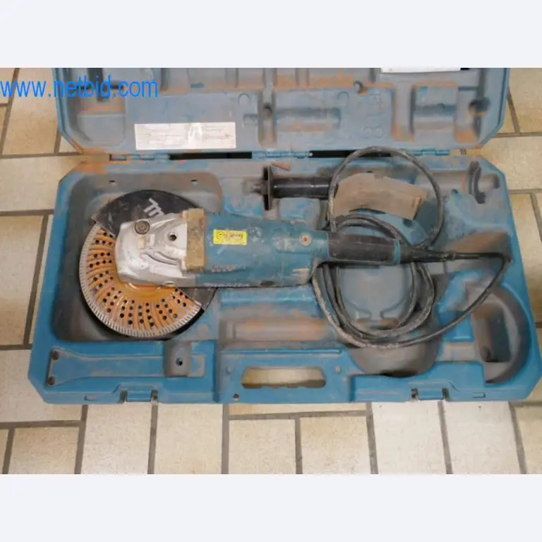 Stroje, zásoby a montážní materiál pokrývačské firmy-1