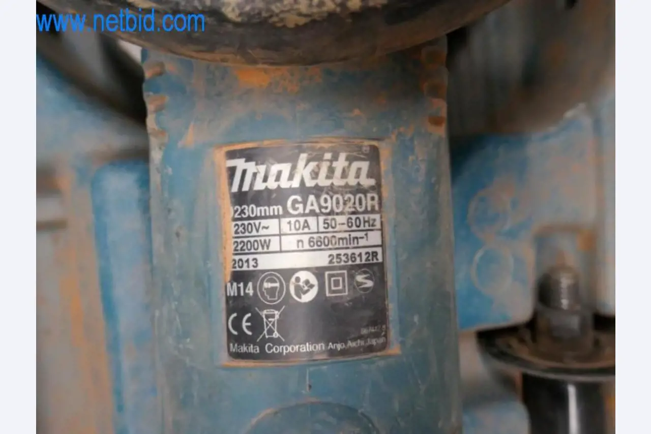 Stroje, zásoby a montážní materiál pokrývačské firmy-2