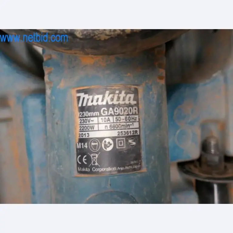 Stroje, zásoby a montážní materiál pokrývačské firmy-2