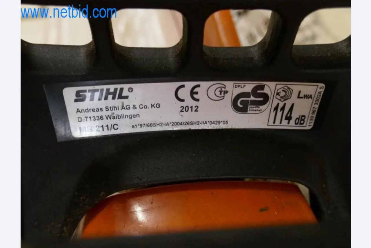 Stroje, zásoby a montážní materiál pokrývačské firmy-2