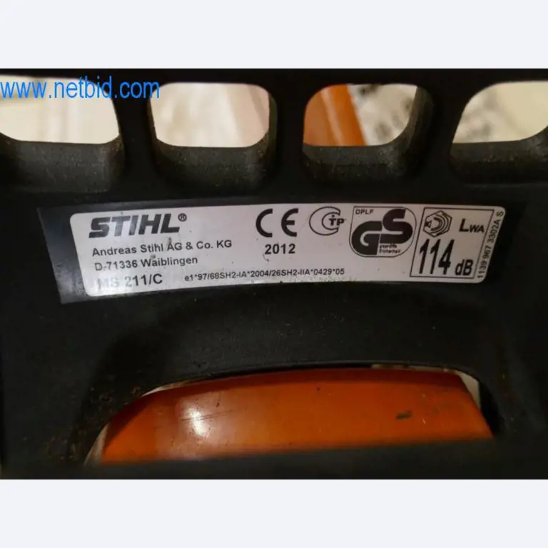 Stroje, zásoby a montážní materiál pokrývačské firmy-2