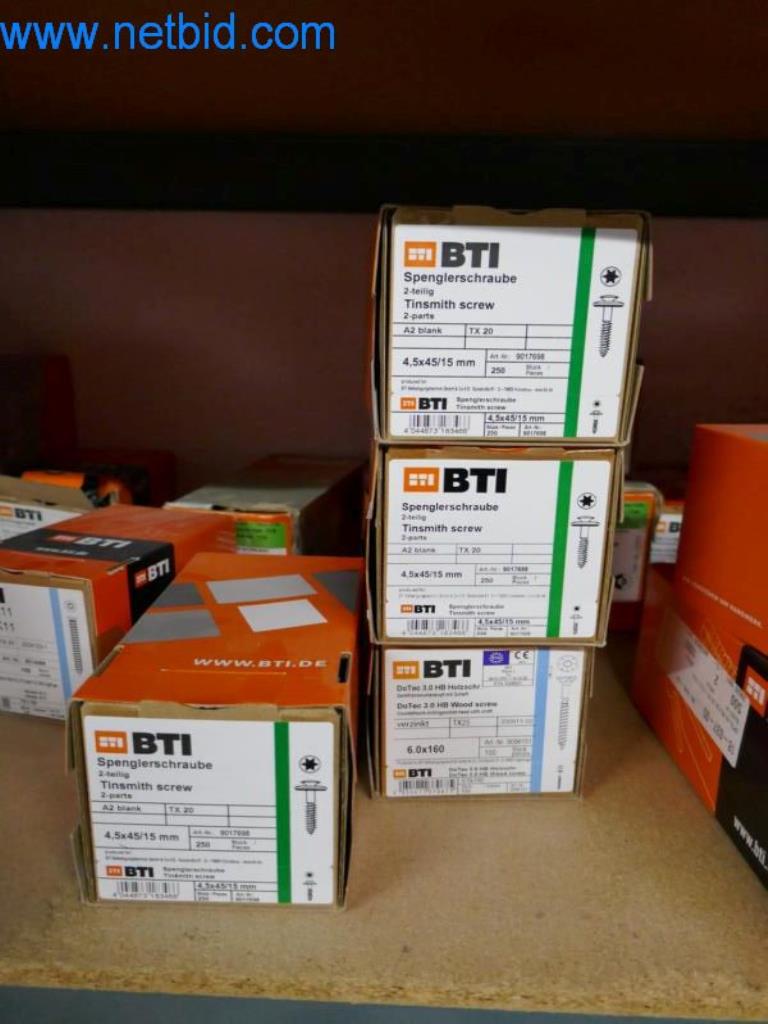 Stroje, zásoby a montážní materiál pokrývačské firmy-5