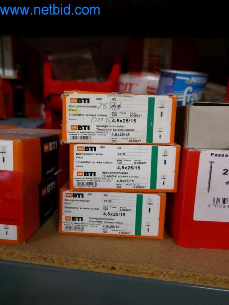 Stroje, zásoby a montážní materiál pokrývačské firmy-6