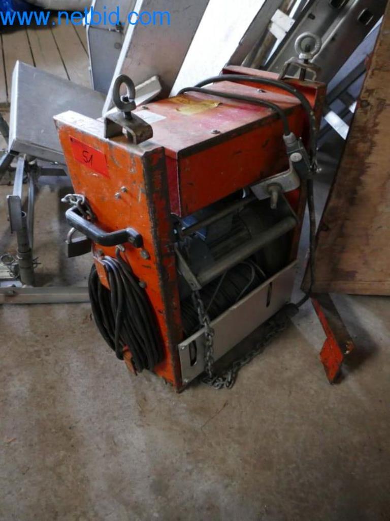 Machines, stocks de marchandises et matériel de montage d'une entreprise de couverture en tuiles-3