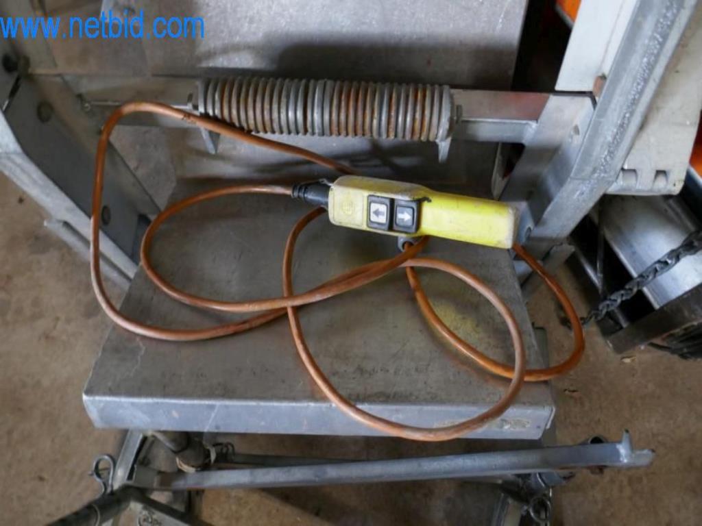 Machines, stocks de marchandises et matériel de montage d'une entreprise de couverture en tuiles-5