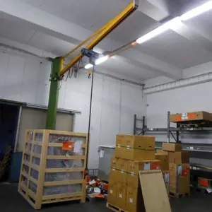 Column-mounted slewing crane Demag