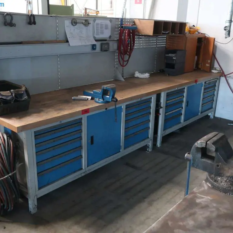 2 Workbenches