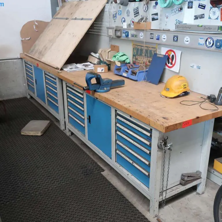 2 Workbenches